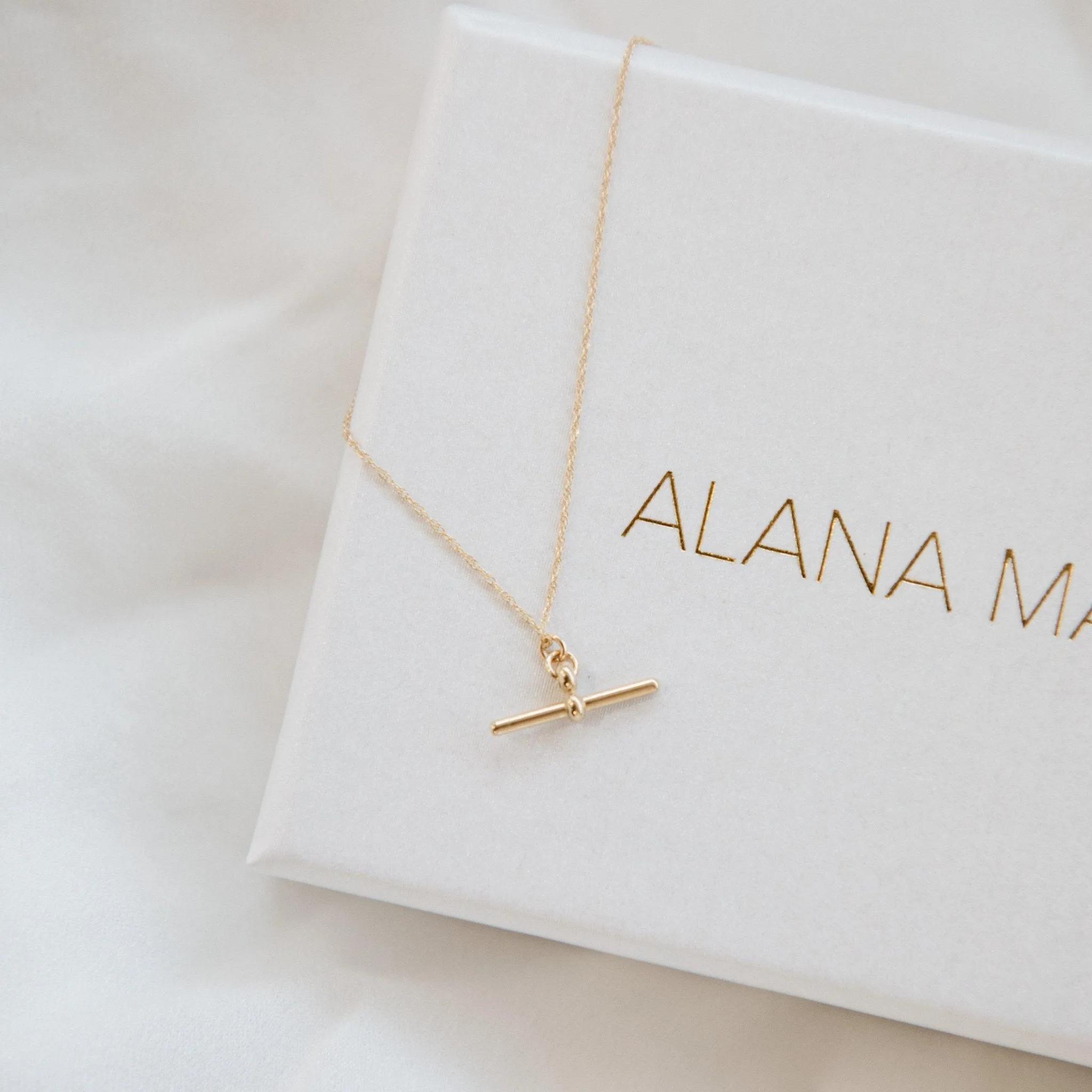 Toggle Bar Necklace - Solid Gold